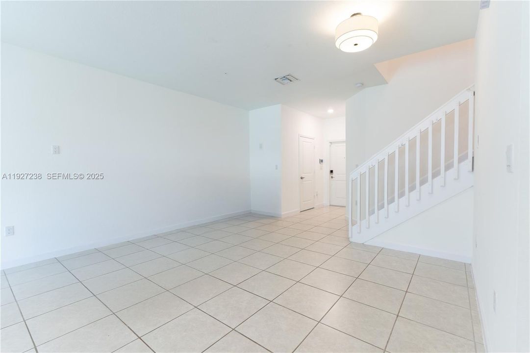 В аренду: $3,100 (3 спален, 2 ванн, 1772 Квадратных фут)