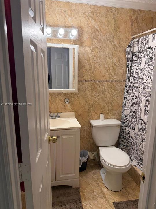 1/1 Apartment Bathroom
