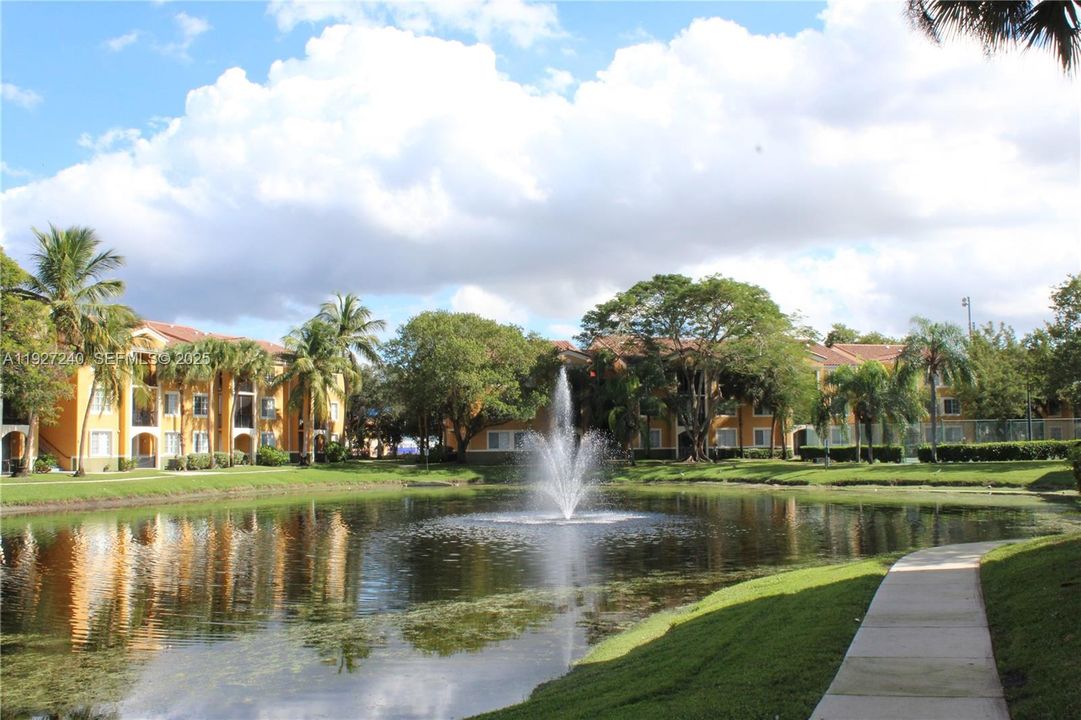 En Renta: $2,400 (2 camas, 2 baños, 977 Pies cuadrados)