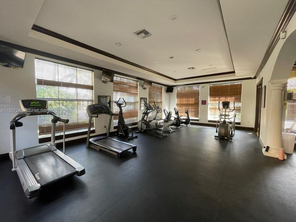 En Renta: $2,400 (2 camas, 2 baños, 977 Pies cuadrados)