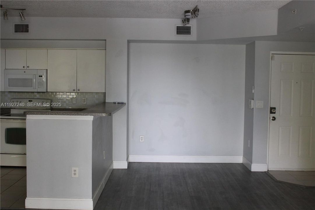 En Renta: $2,400 (2 camas, 2 baños, 977 Pies cuadrados)