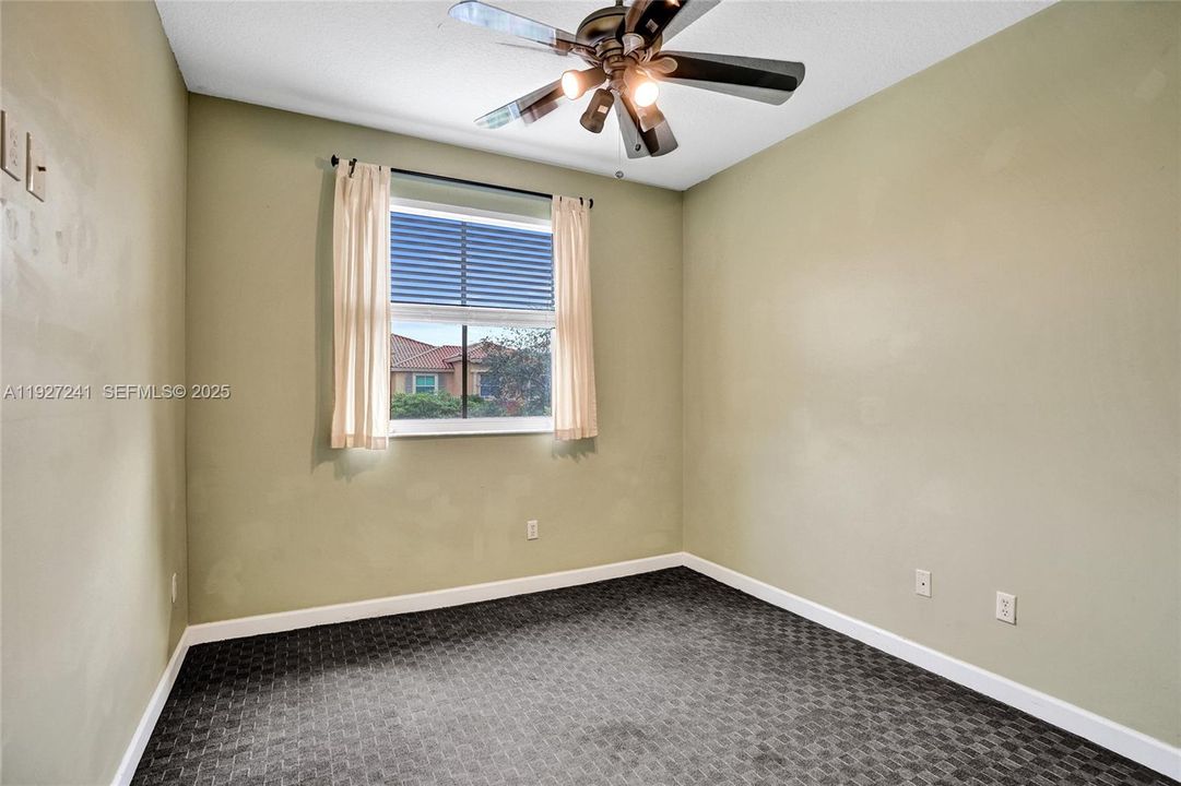 На продажу: $329,000 (2 спален, 2 ванн, 1100 Квадратных фут)