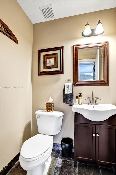 На продажу: $329,000 (2 спален, 2 ванн, 1100 Квадратных фут)