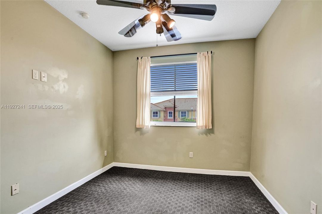 На продажу: $329,000 (2 спален, 2 ванн, 1100 Квадратных фут)