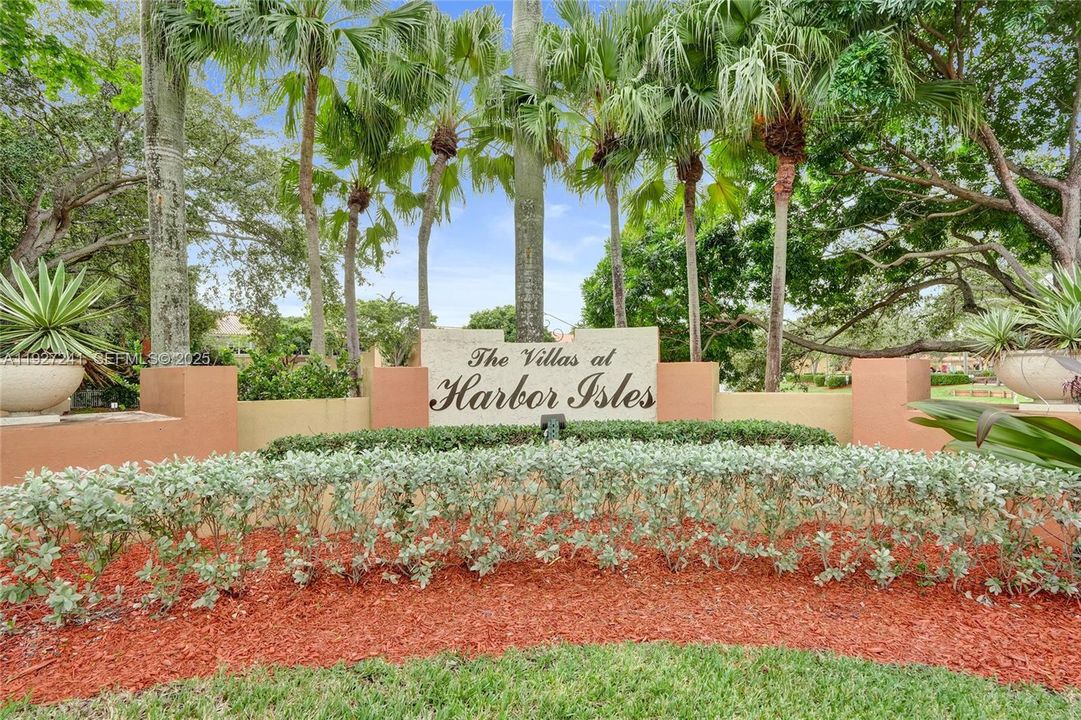 На продажу: $329,000 (2 спален, 2 ванн, 1100 Квадратных фут)