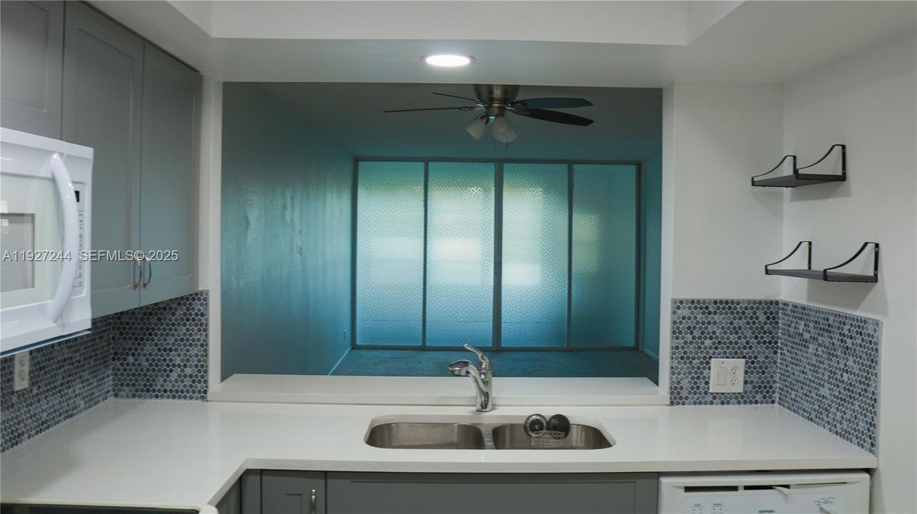 В аренду: $2,200 (2 спален, 2 ванн, 775 Квадратных фут)