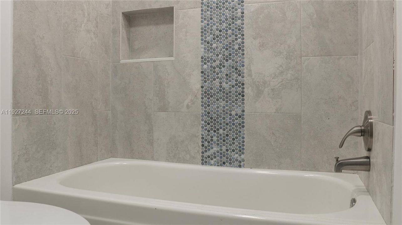 В аренду: $2,200 (2 спален, 2 ванн, 775 Квадратных фут)