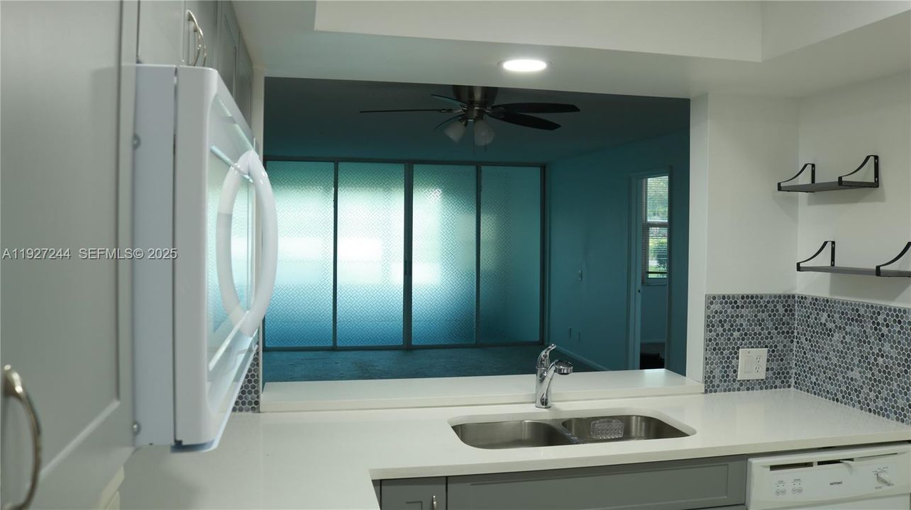 В аренду: $2,200 (2 спален, 2 ванн, 775 Квадратных фут)