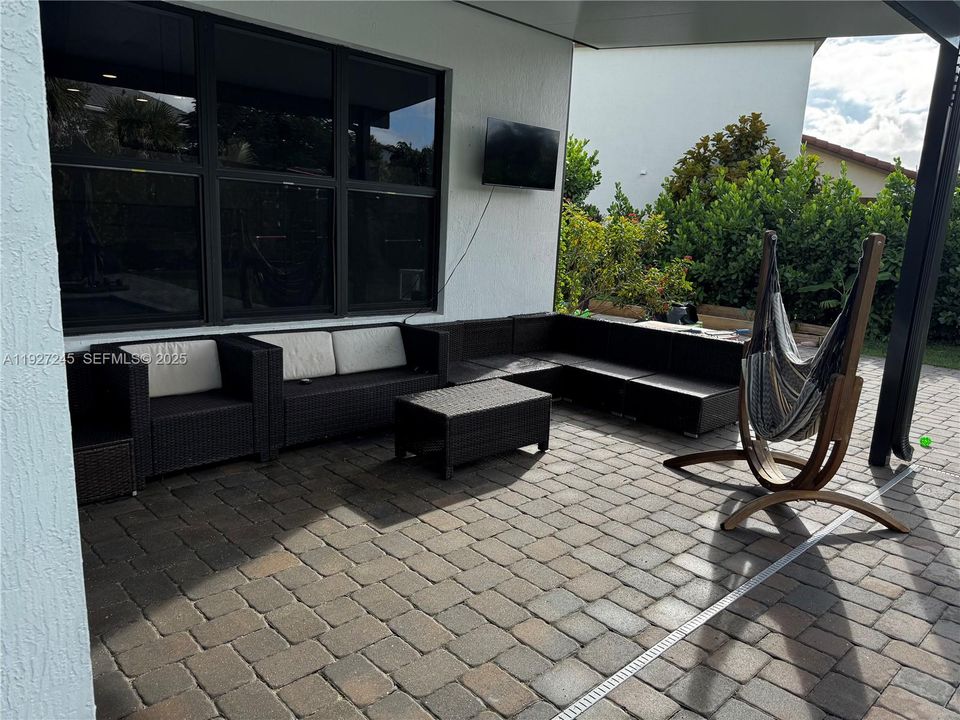 待售: $749,000 (4 贝兹, 2 浴室, 0 平方英尺)