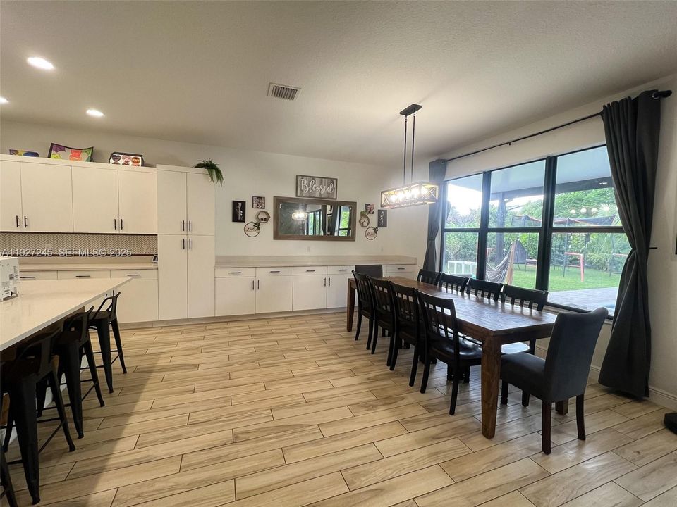 待售: $749,000 (4 贝兹, 2 浴室, 0 平方英尺)