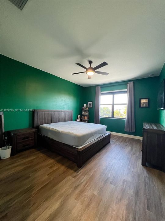 待售: $749,000 (4 贝兹, 2 浴室, 0 平方英尺)