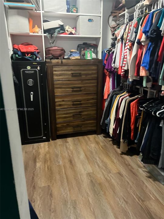 待售: $749,000 (4 贝兹, 2 浴室, 0 平方英尺)