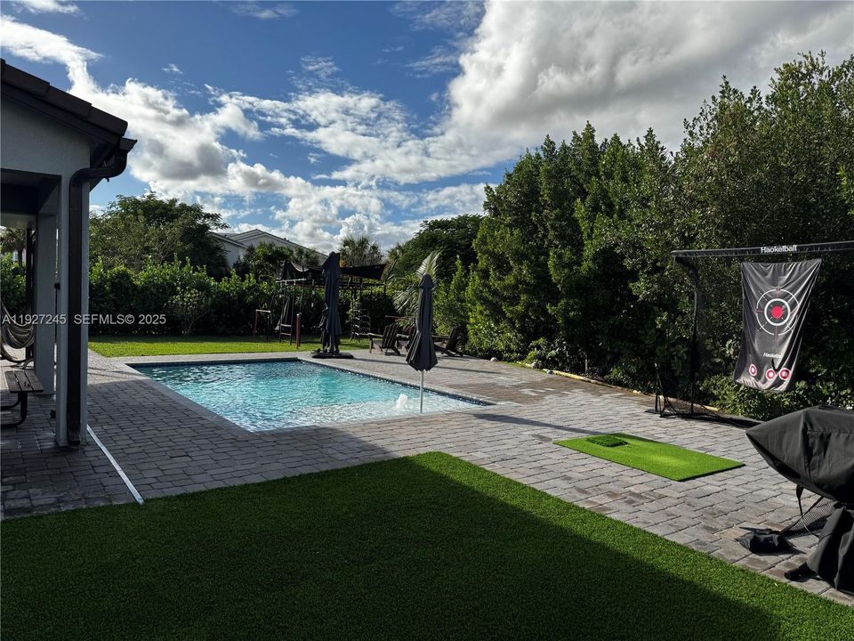 待售: $749,000 (4 贝兹, 2 浴室, 0 平方英尺)