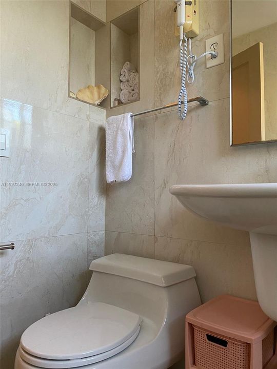 For Rent: $1,800 (1 beds, 1 baths, 592 Square Feet)