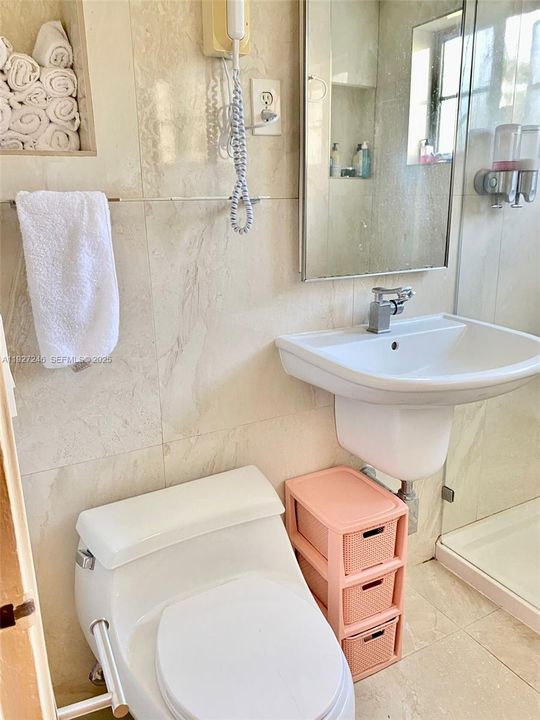 For Rent: $1,800 (1 beds, 1 baths, 592 Square Feet)