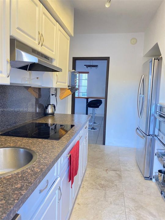 For Rent: $1,800 (1 beds, 1 baths, 592 Square Feet)