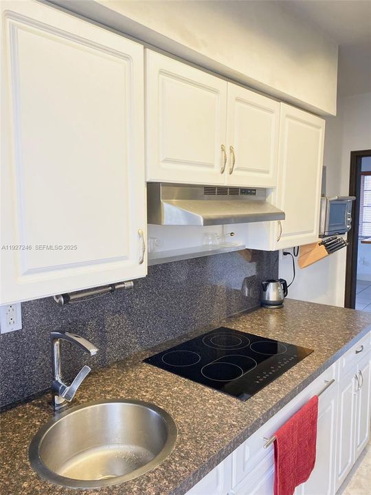 For Rent: $1,800 (1 beds, 1 baths, 592 Square Feet)