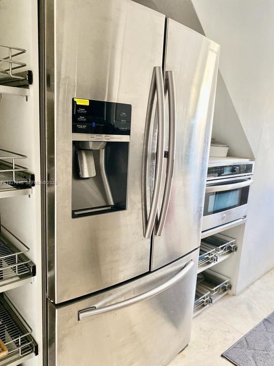 For Rent: $1,800 (1 beds, 1 baths, 592 Square Feet)