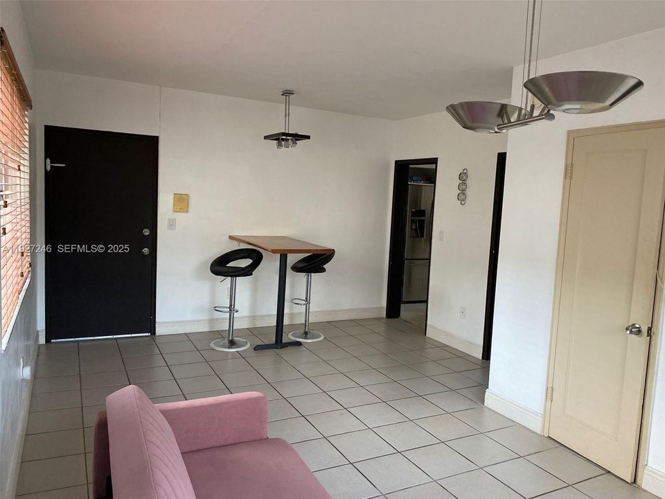 For Rent: $1,800 (1 beds, 1 baths, 592 Square Feet)