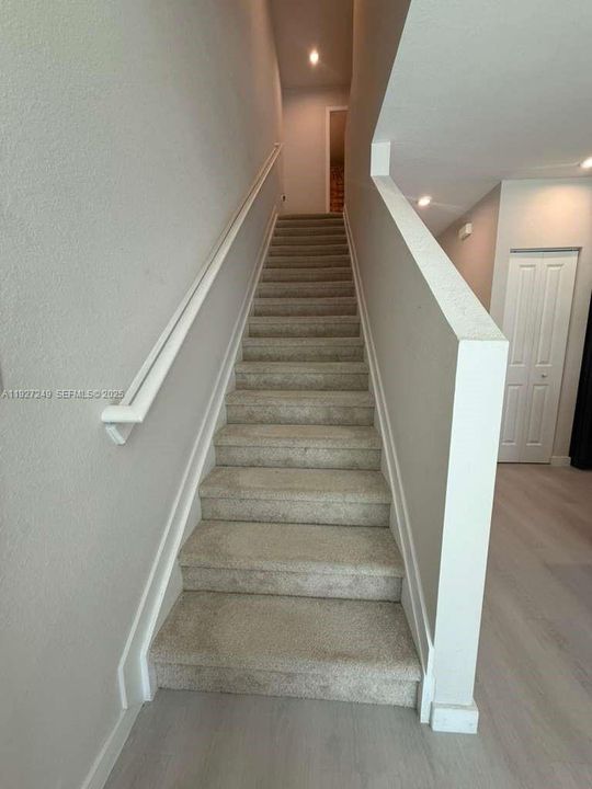 En Renta: $2,750 (3 camas, 3 baños, 1425 Pies cuadrados)