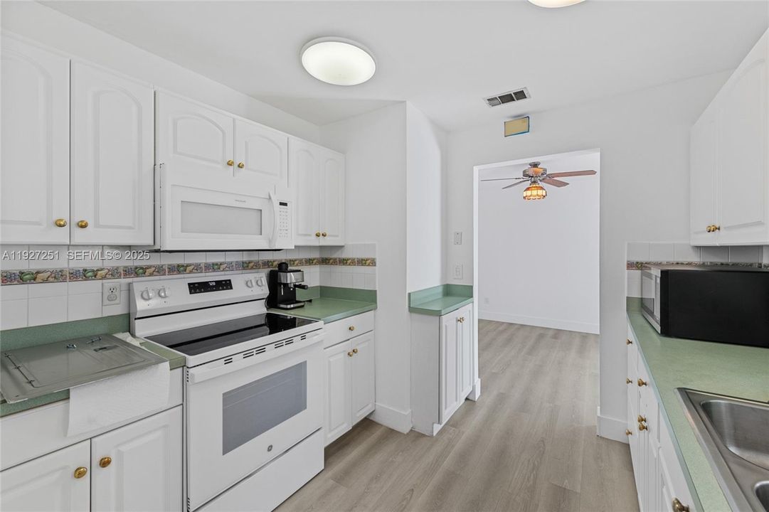 待售: $850,000 (4 贝兹, 3 浴室, 2118 平方英尺)