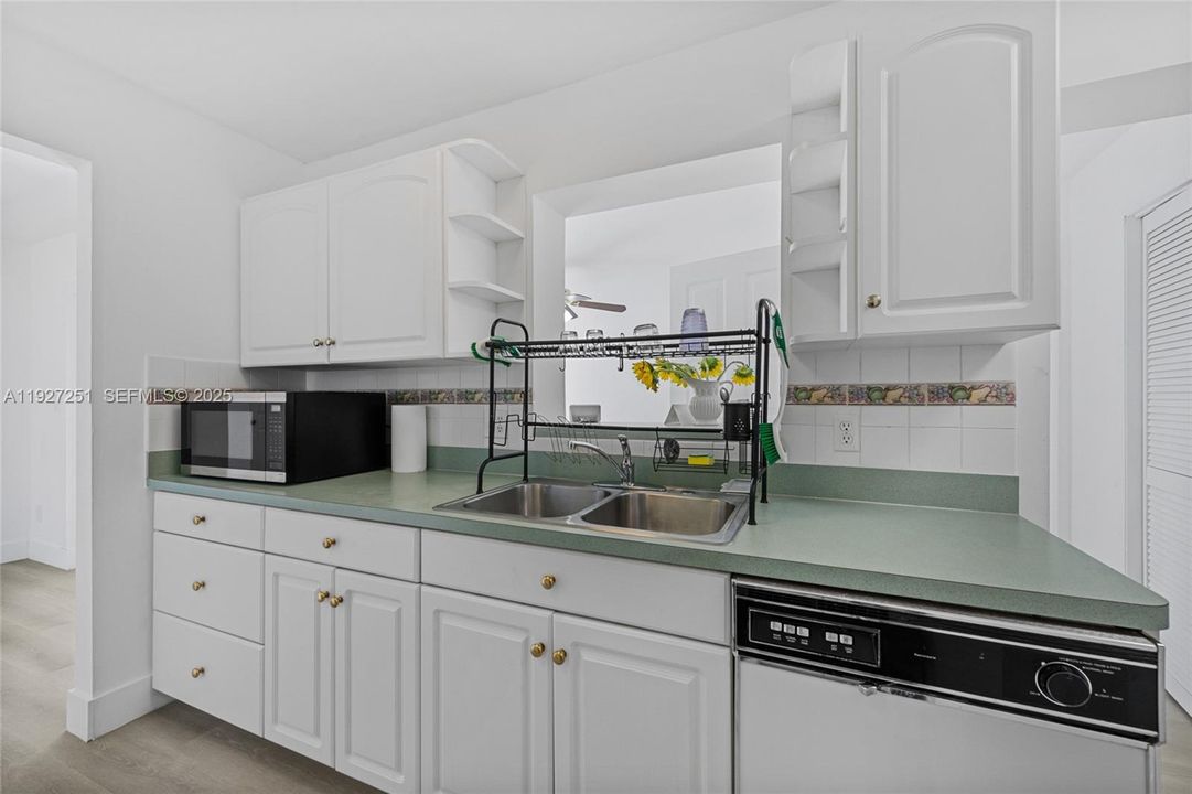 待售: $850,000 (4 贝兹, 3 浴室, 2118 平方英尺)