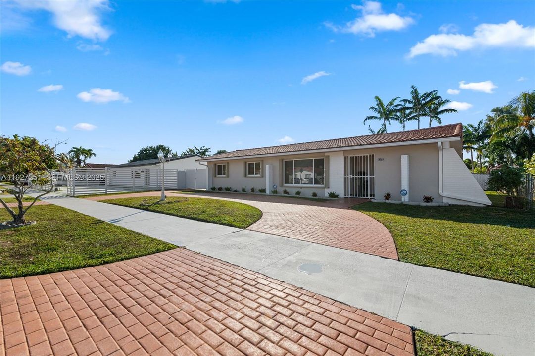 待售: $850,000 (4 贝兹, 3 浴室, 2118 平方英尺)