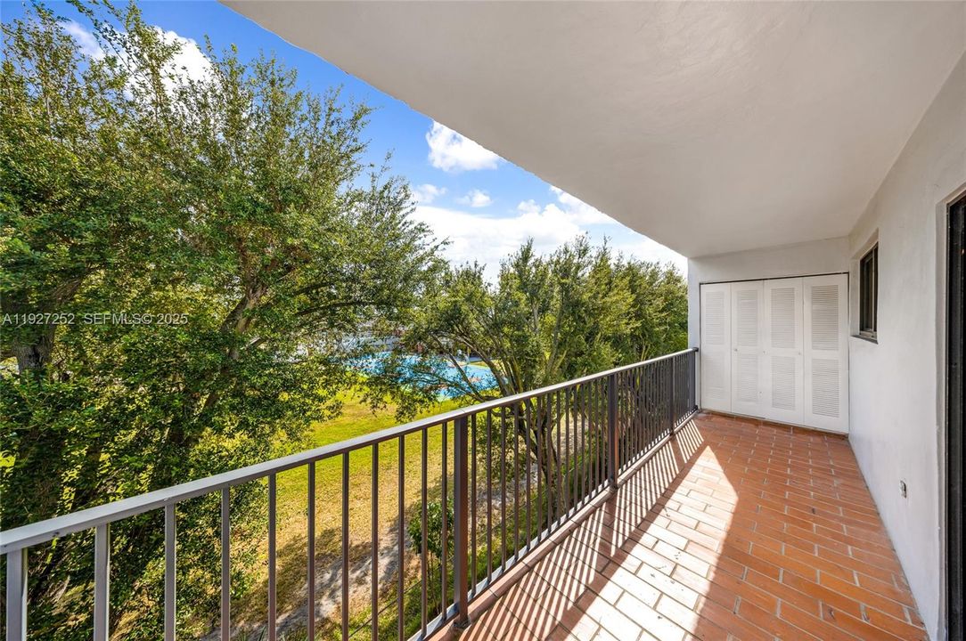 待售: $255,000 (2 贝兹, 2 浴室, 890 平方英尺)