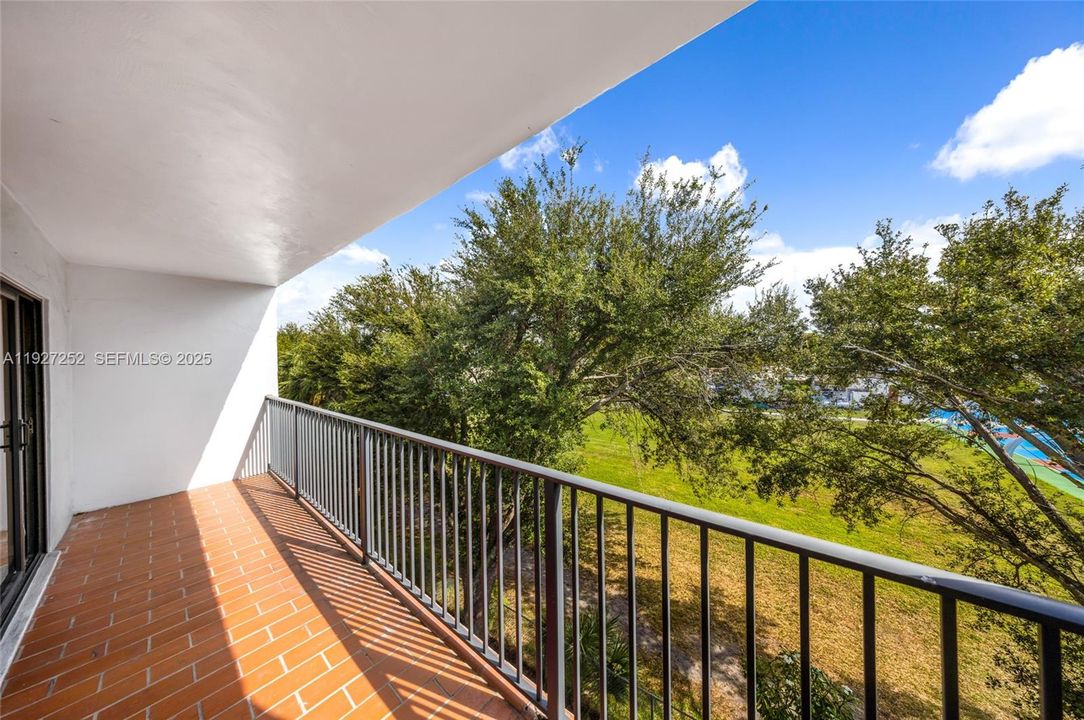 待售: $255,000 (2 贝兹, 2 浴室, 890 平方英尺)