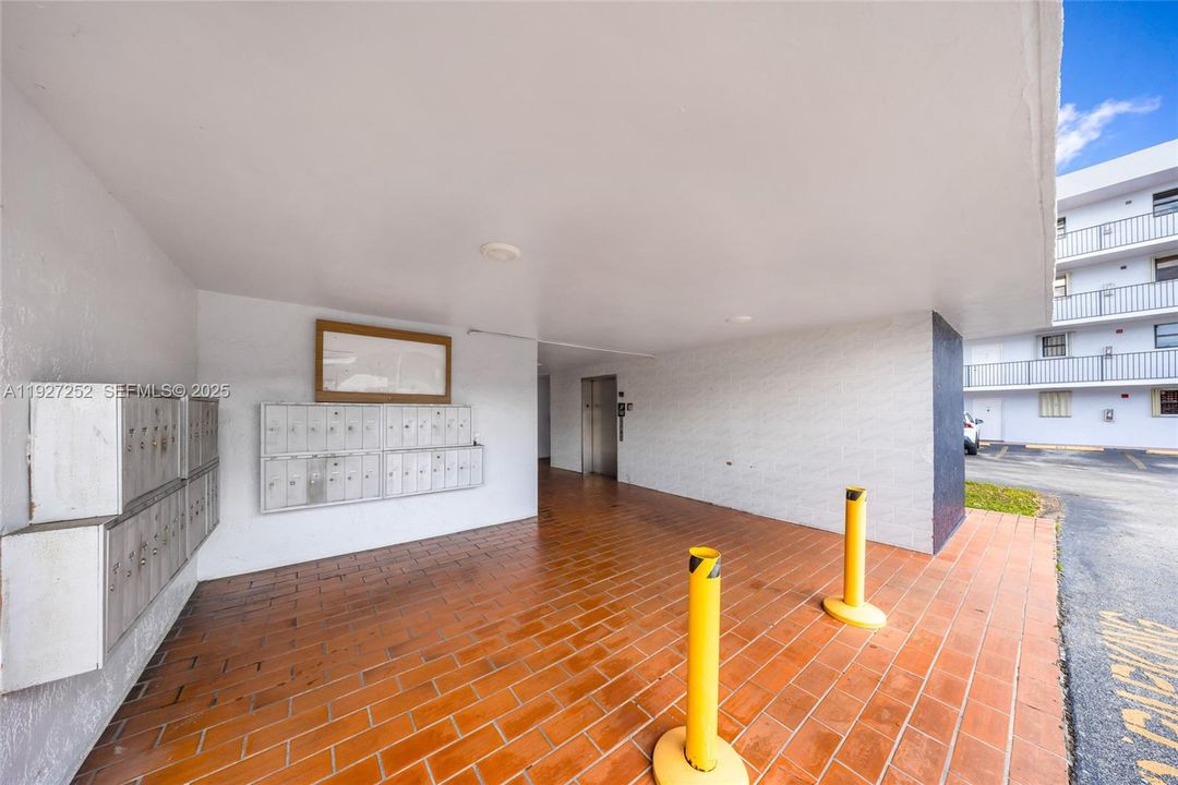 待售: $255,000 (2 贝兹, 2 浴室, 890 平方英尺)