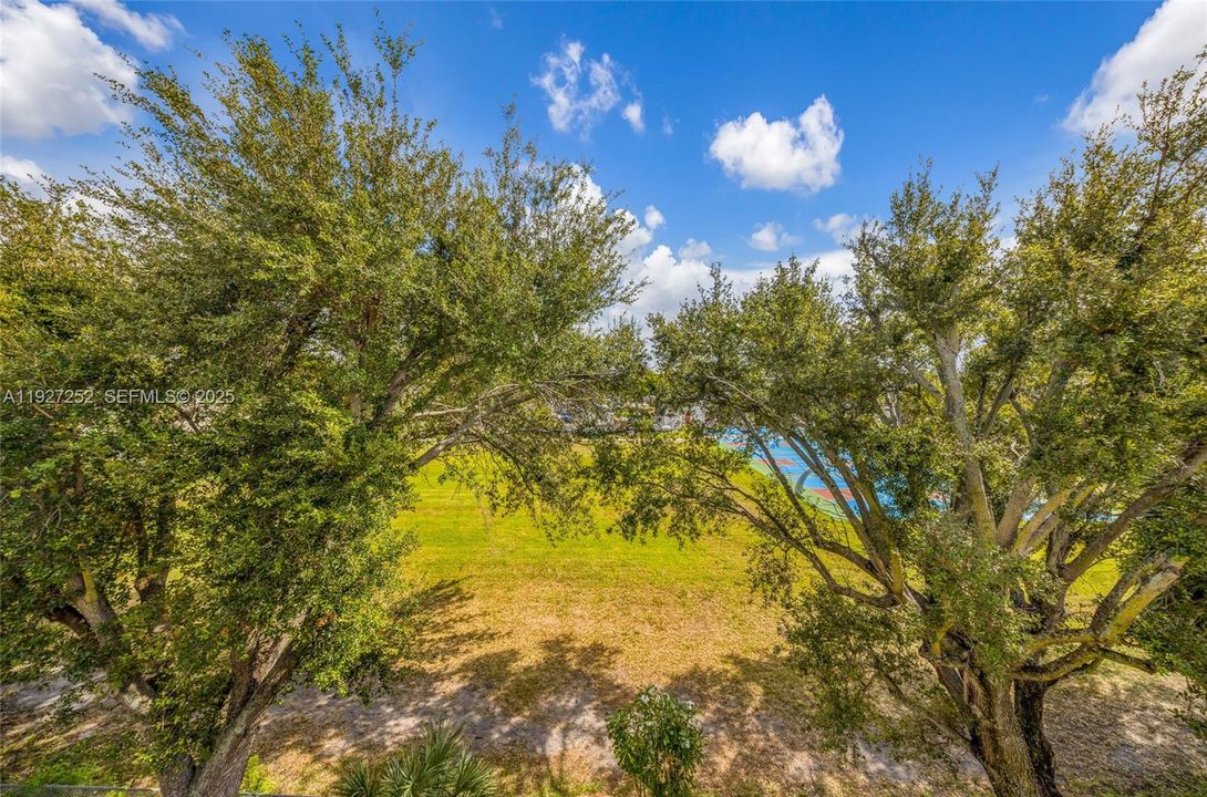 待售: $255,000 (2 贝兹, 2 浴室, 890 平方英尺)