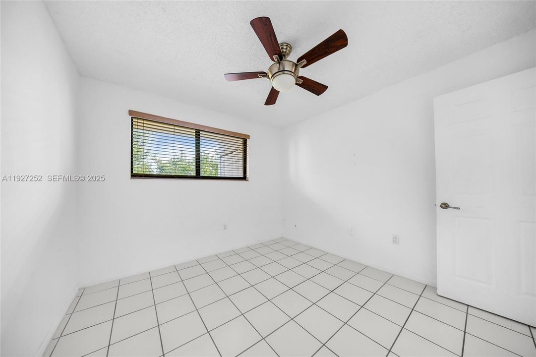 待售: $255,000 (2 贝兹, 2 浴室, 890 平方英尺)