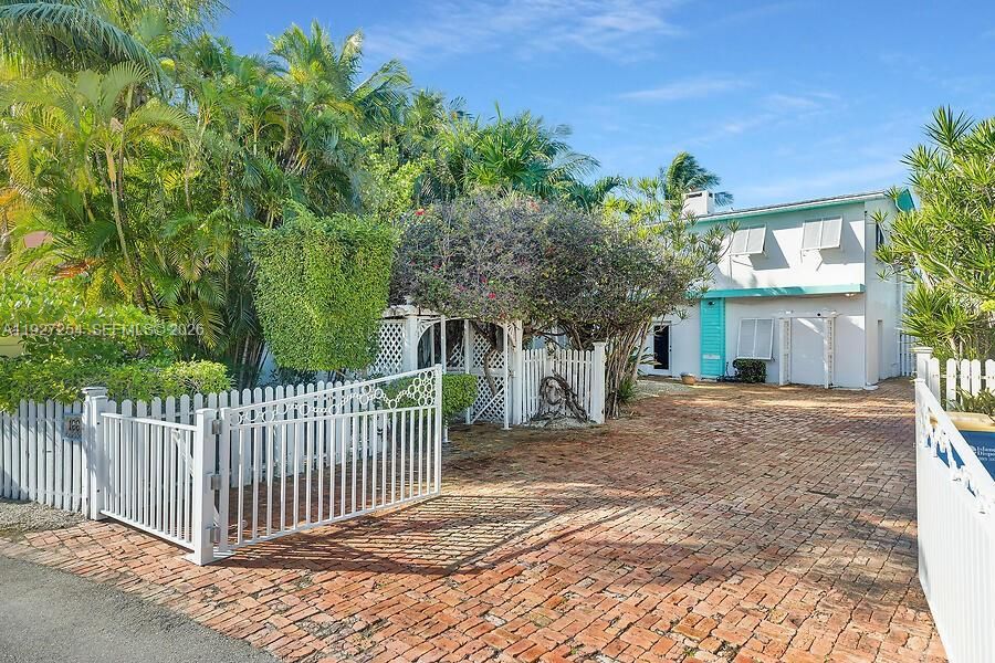 待售: $5,600,000 (4 贝兹, 4 浴室, 0 平方英尺)