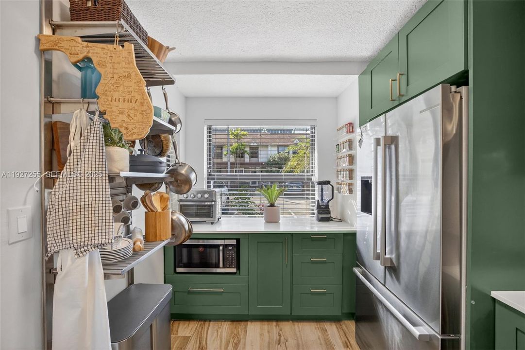 For Sale: $575,000 (3 beds, 2 baths, 1408 Square Feet)