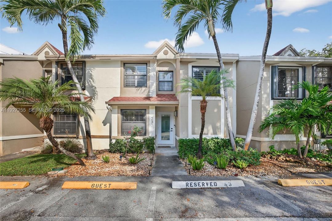 For Sale: $575,000 (3 beds, 2 baths, 1408 Square Feet)