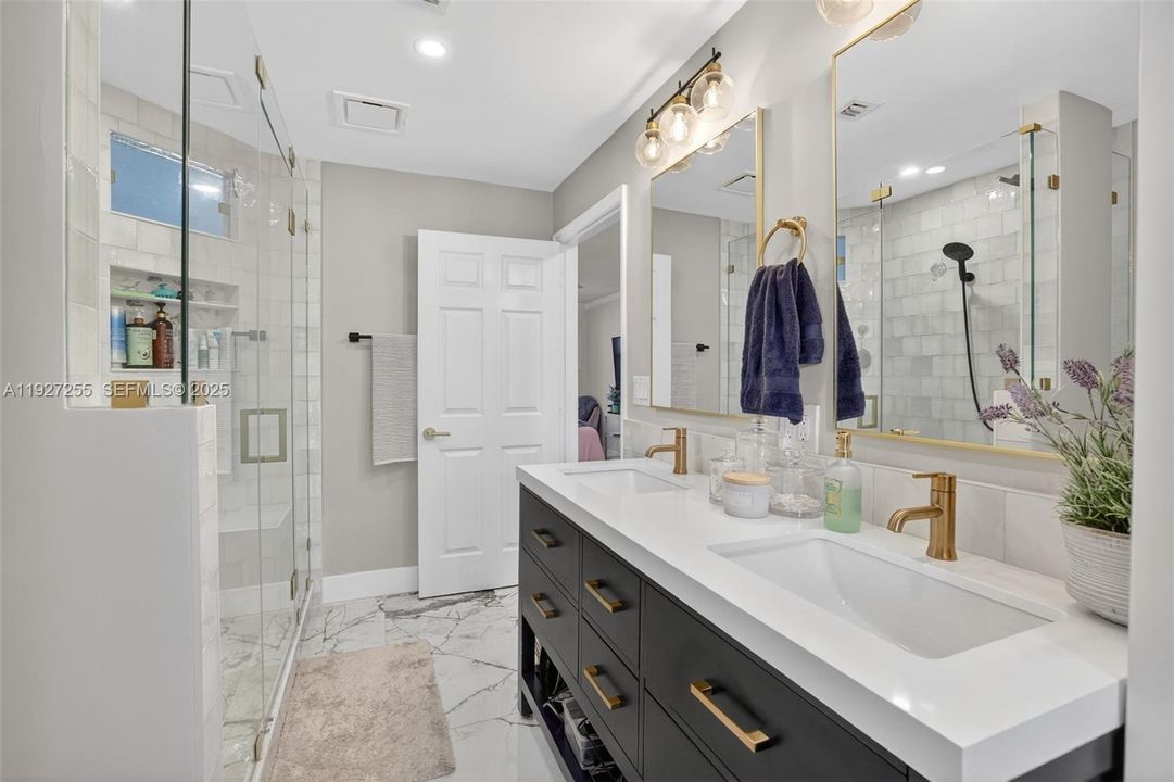 For Sale: $575,000 (3 beds, 2 baths, 1408 Square Feet)