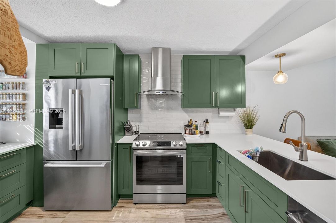 For Sale: $575,000 (3 beds, 2 baths, 1408 Square Feet)