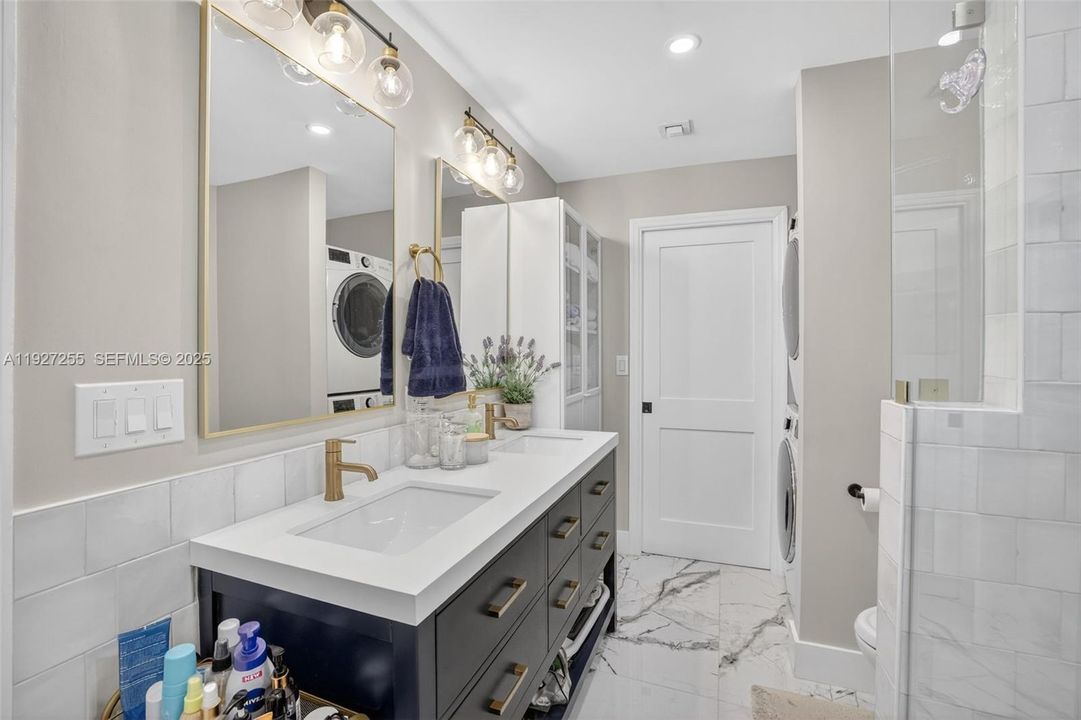 For Sale: $575,000 (3 beds, 2 baths, 1408 Square Feet)