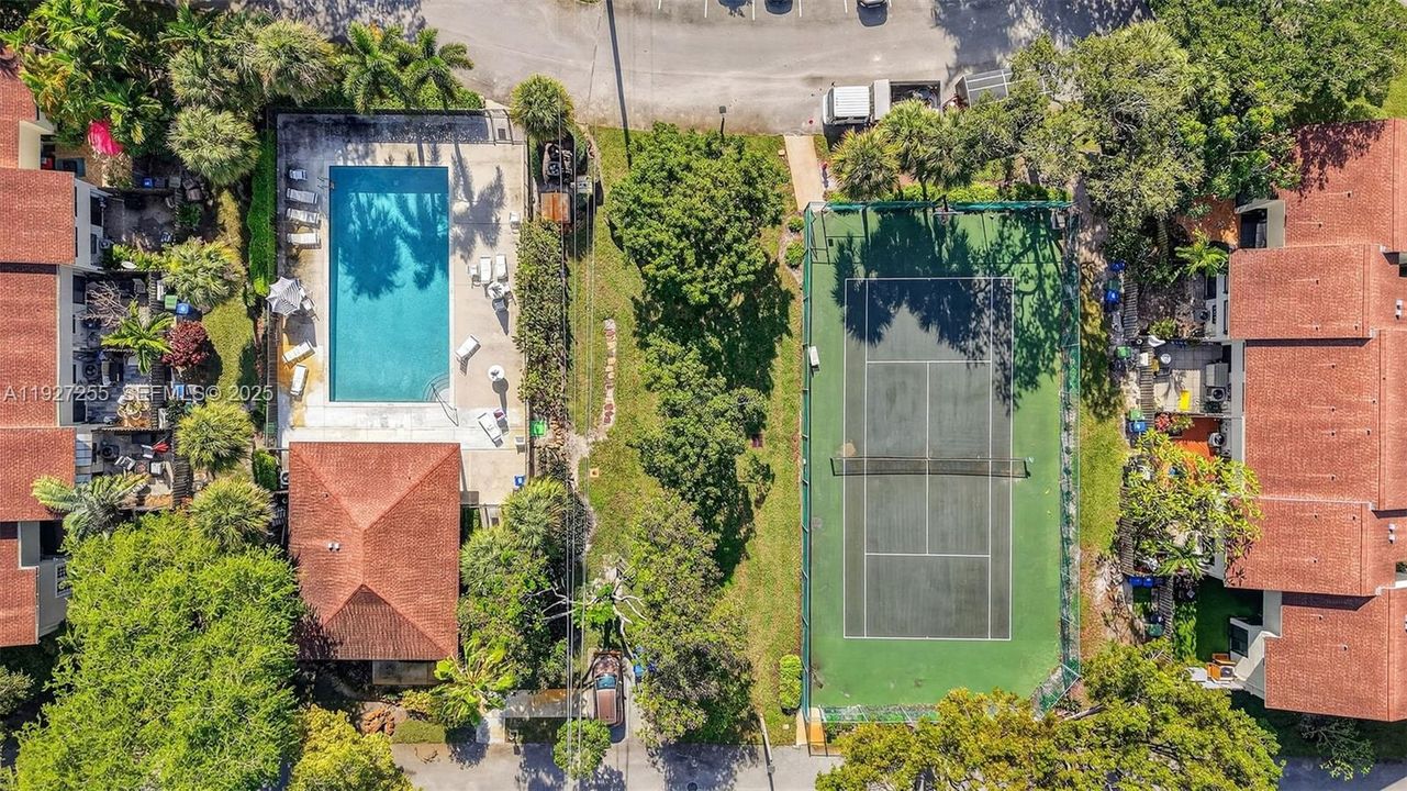 For Sale: $575,000 (3 beds, 2 baths, 1408 Square Feet)