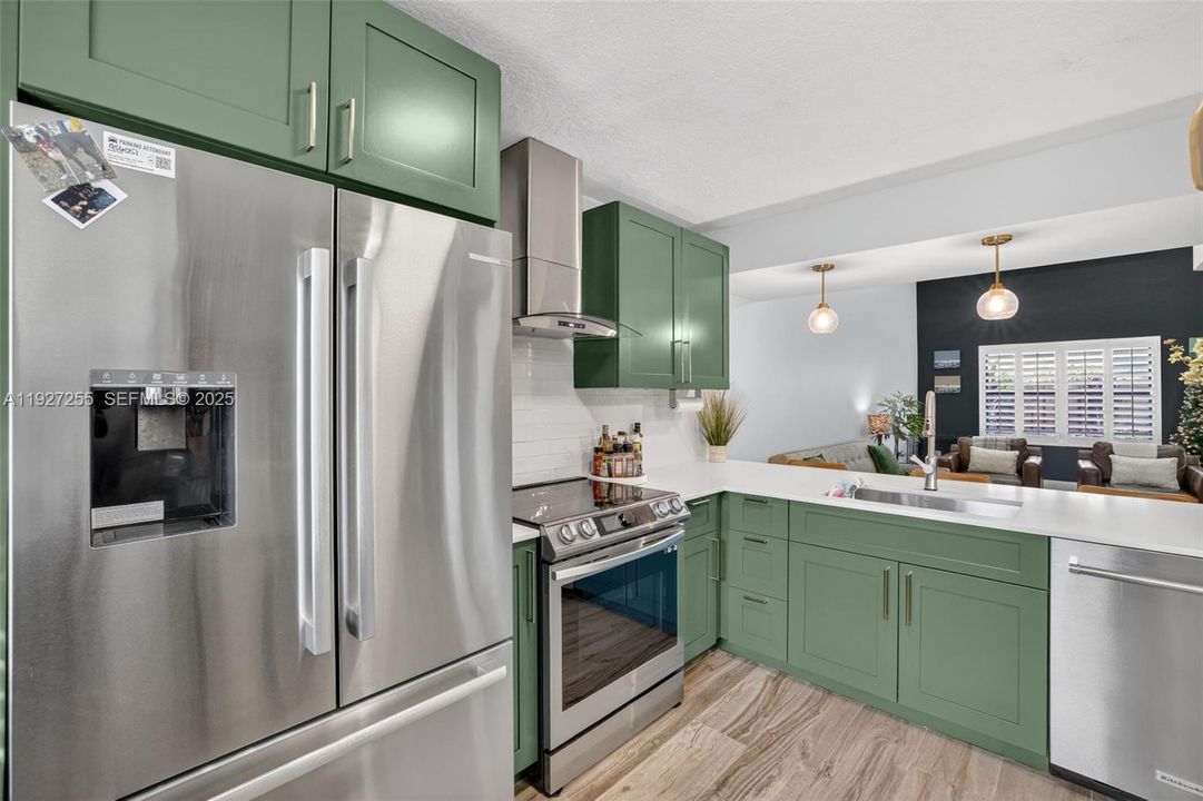 For Sale: $575,000 (3 beds, 2 baths, 1408 Square Feet)