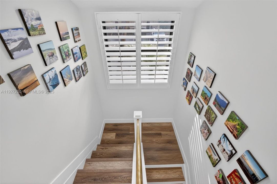 For Sale: $575,000 (3 beds, 2 baths, 1408 Square Feet)