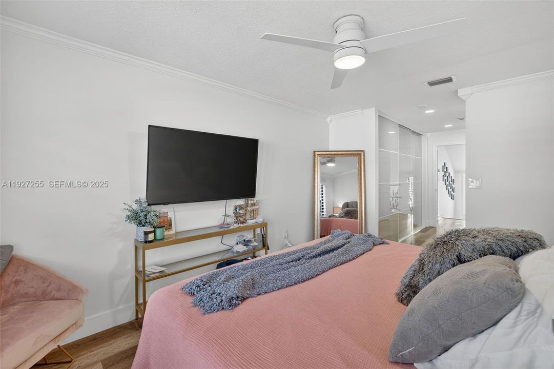 For Sale: $575,000 (3 beds, 2 baths, 1408 Square Feet)