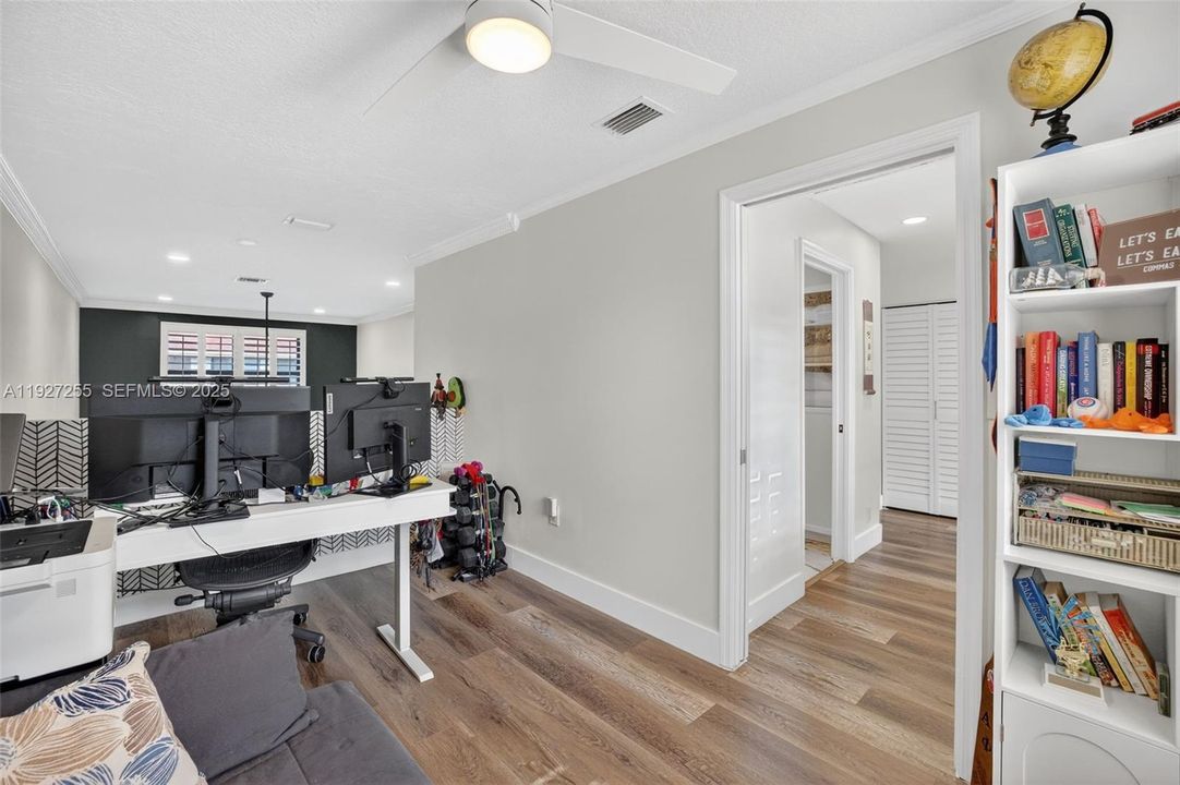 For Sale: $575,000 (3 beds, 2 baths, 1408 Square Feet)