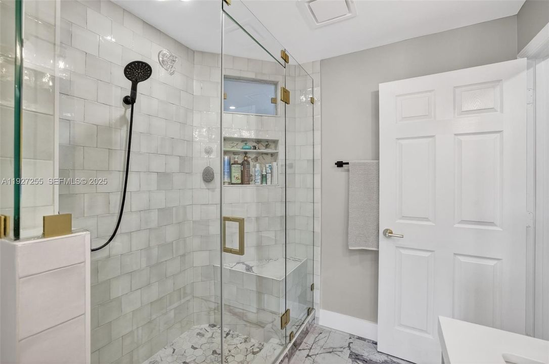 For Sale: $575,000 (3 beds, 2 baths, 1408 Square Feet)