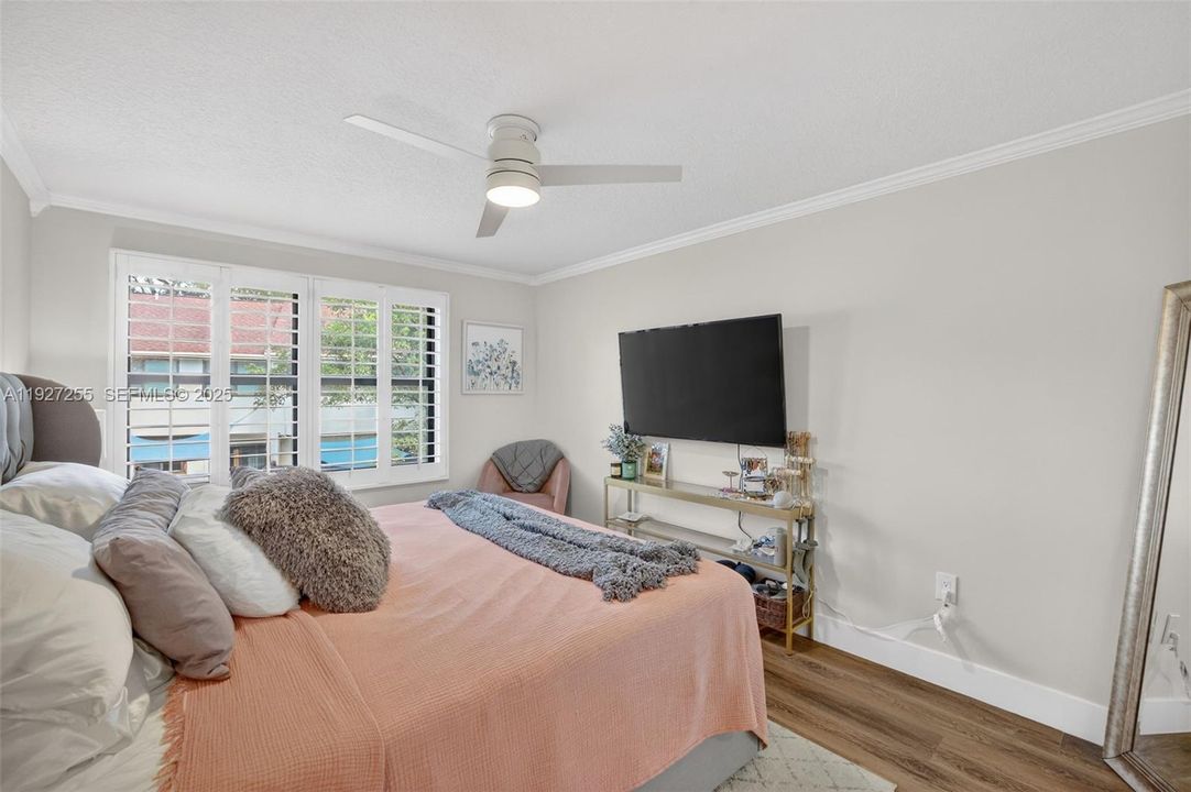 For Sale: $575,000 (3 beds, 2 baths, 1408 Square Feet)