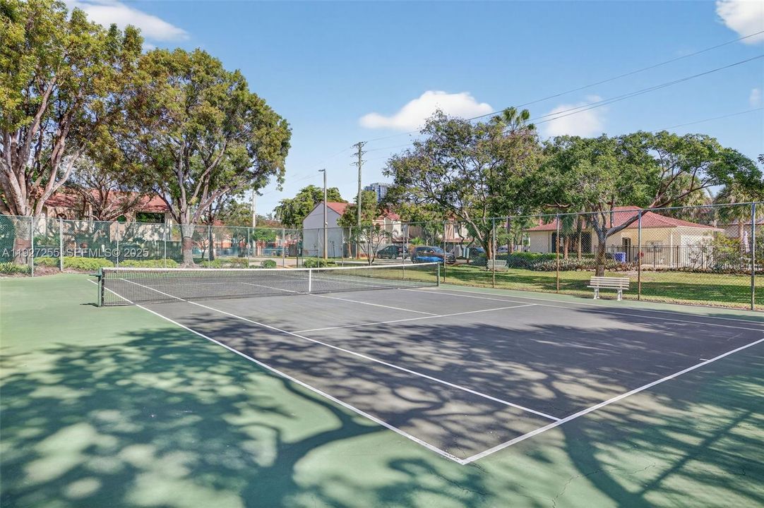 For Sale: $575,000 (3 beds, 2 baths, 1408 Square Feet)