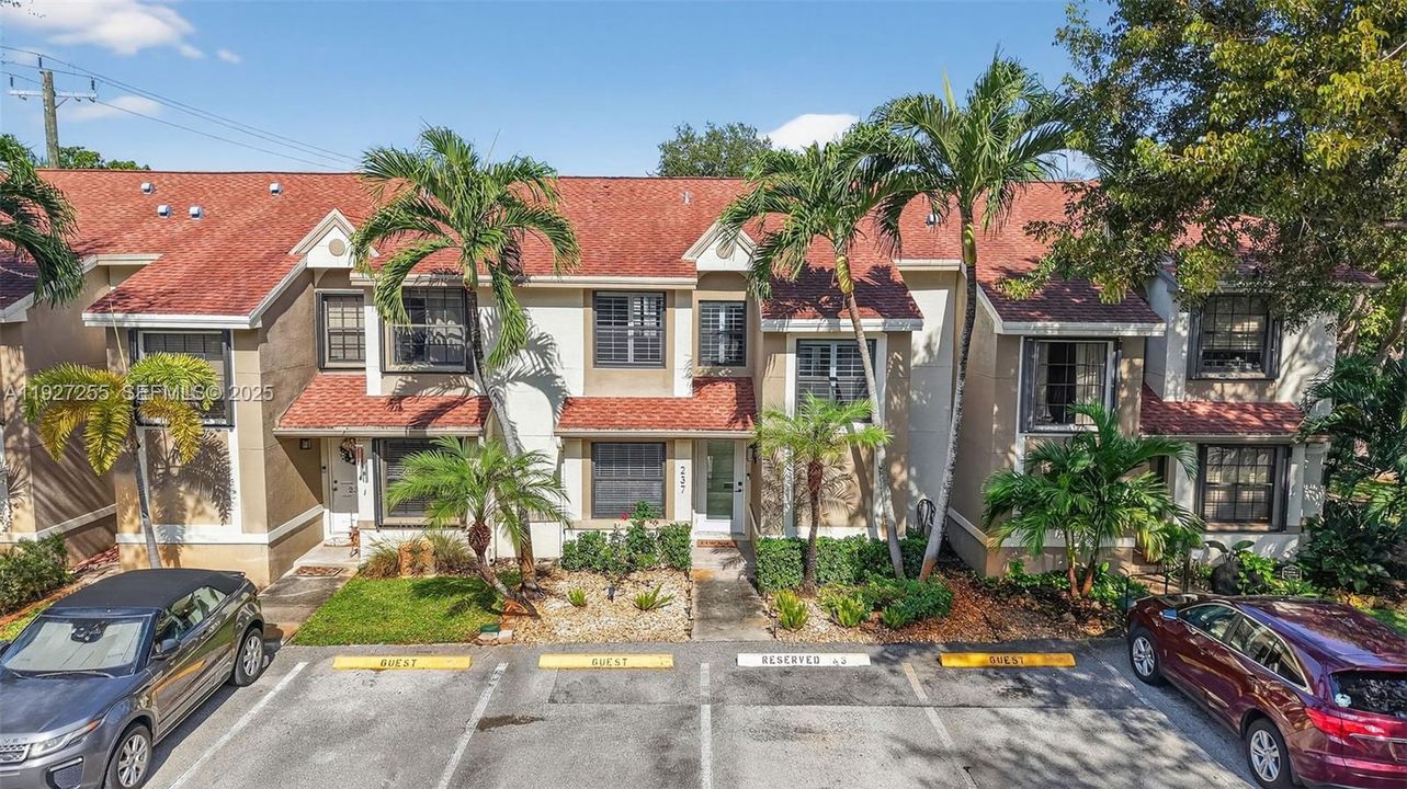 For Sale: $575,000 (3 beds, 2 baths, 1408 Square Feet)