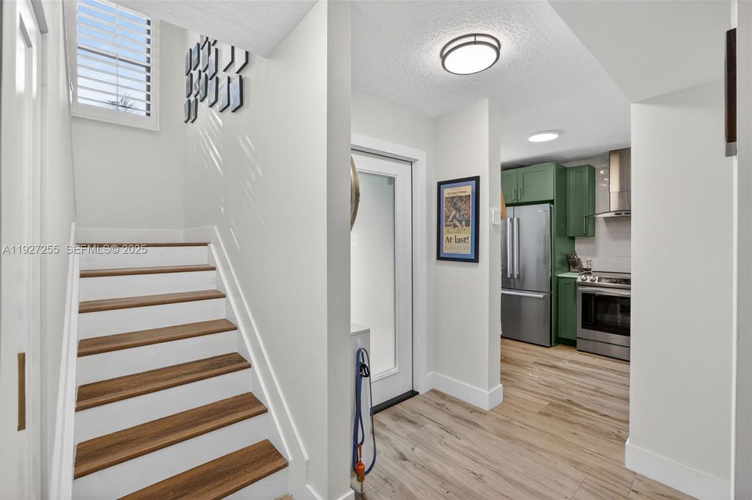 For Sale: $575,000 (3 beds, 2 baths, 1408 Square Feet)