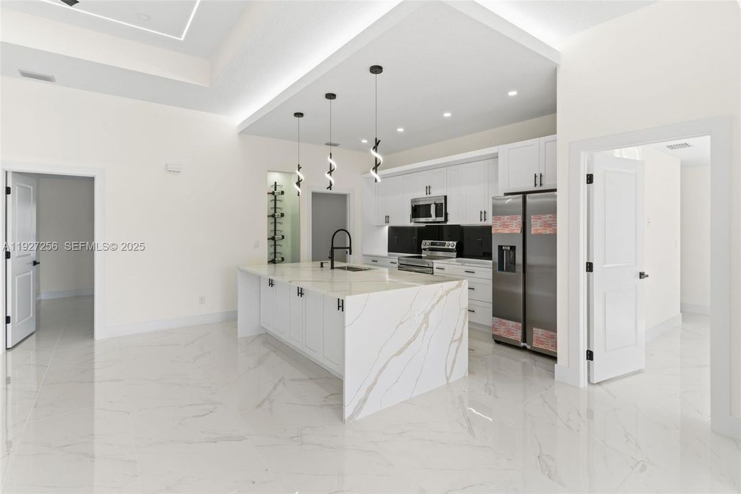 En Venta: $385,000 (4 camas, 2 baños, 1668 Pies cuadrados)