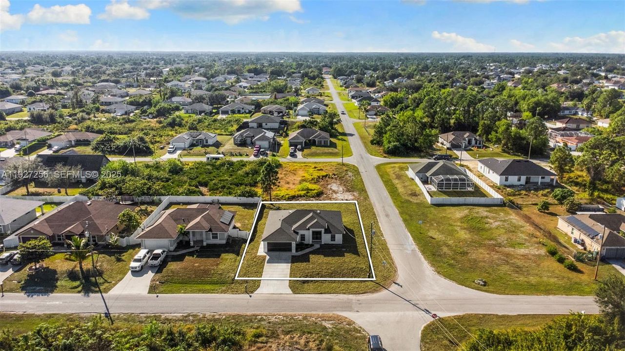 En Venta: $385,000 (4 camas, 2 baños, 1668 Pies cuadrados)